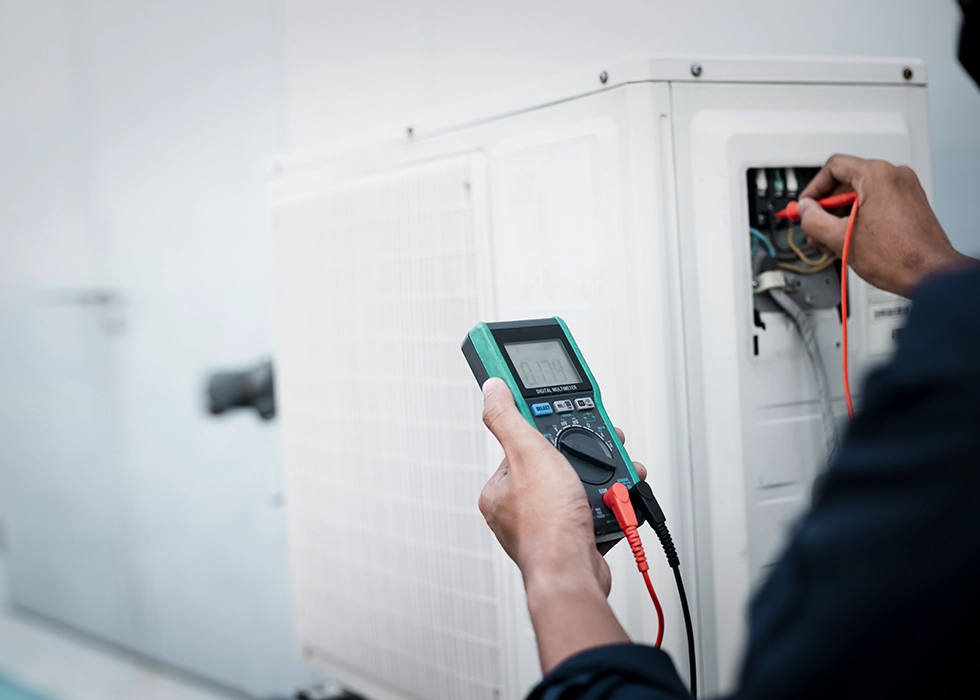 Komplettservice eines Kühlgerätes